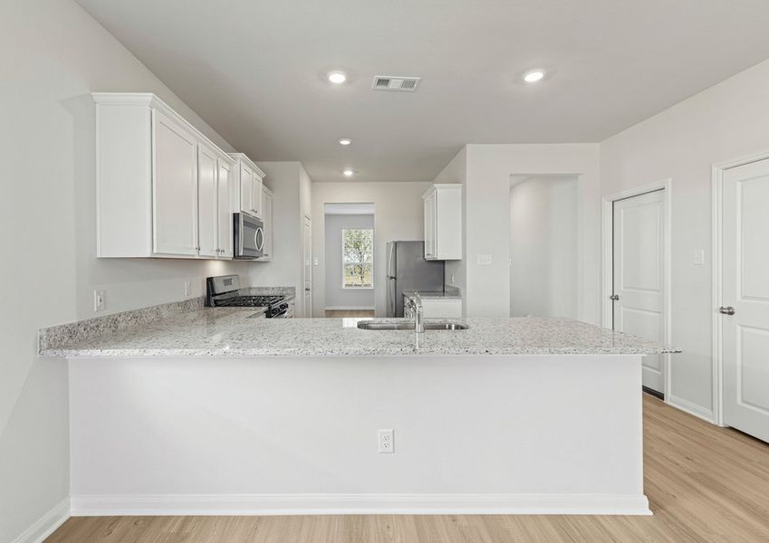 Large island in the kitchen overlooks the family room Large island in the kitchen overlooks the family room