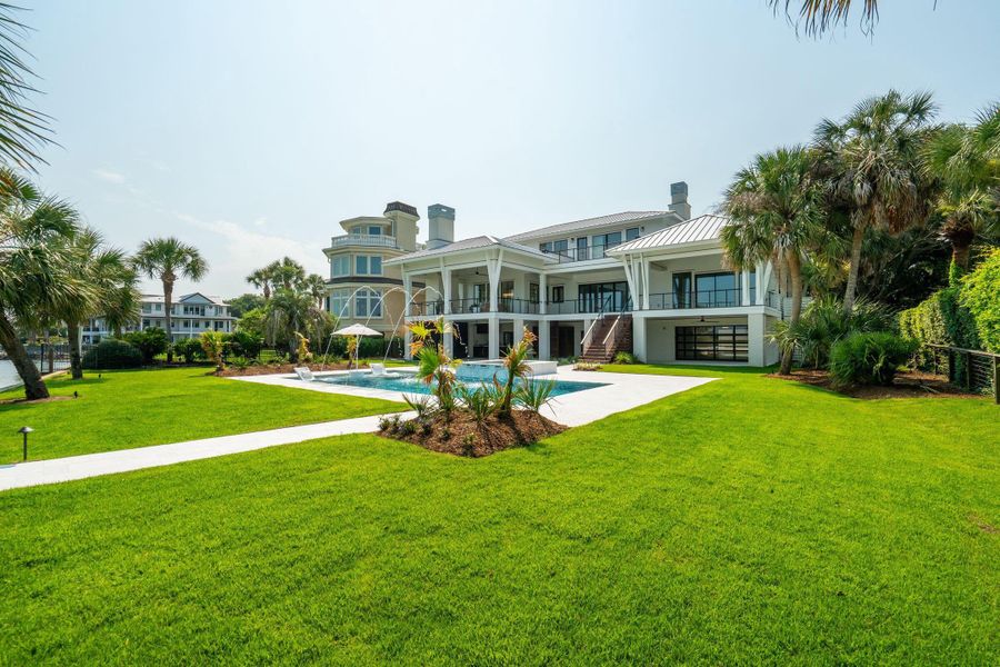 Community amenities in , Isle Of Palms (Image 105).