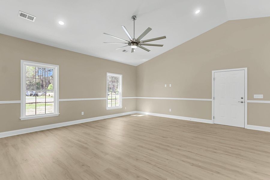 Spacious, unfurnished interior of a new home in , Round O (Image 19).