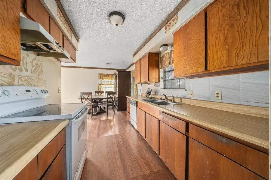 Furnished interior view inside a new home in , Grandview (Image 7).