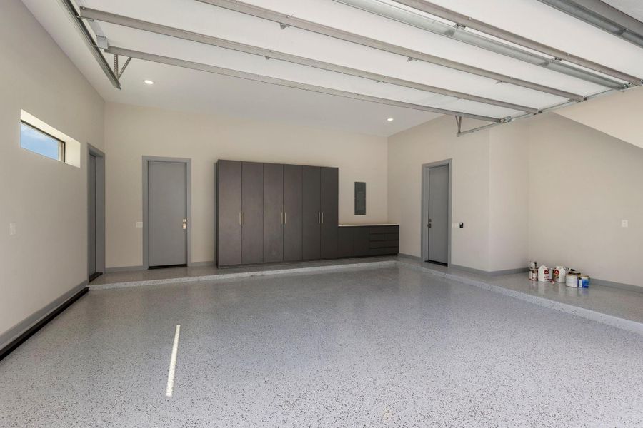 Spacious, unfurnished interior of a new home in , The Woodlands (Image 40).