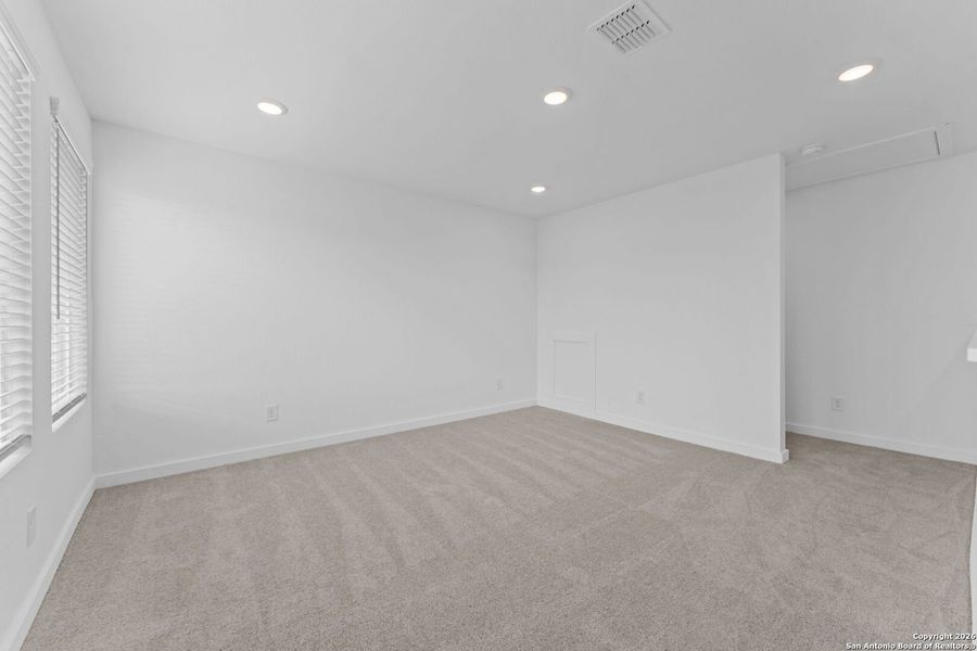 Spacious, unfurnished interior of a new home in Hightop Ridge, Converse (Image 19).