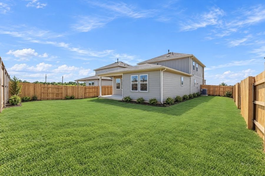 Exterior details and patio area of a home in Sunfield, Buda (Image 28).