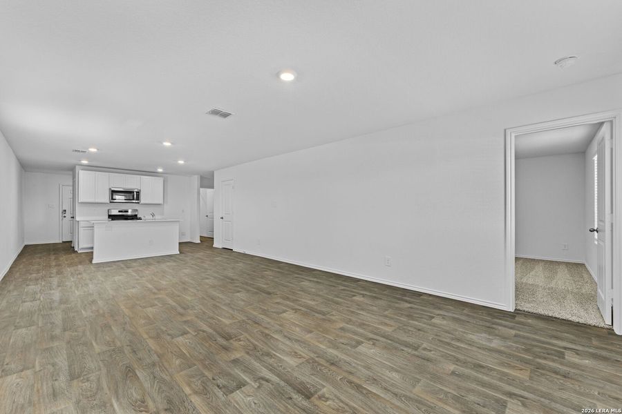 Spacious, unfurnished interior of a new home in Preserve at Medina, Von Ormy (Image 11).