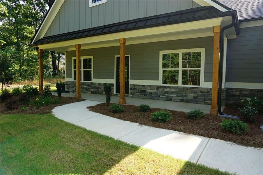 Exterior details and patio area of a home in , Dallas (Image 4).