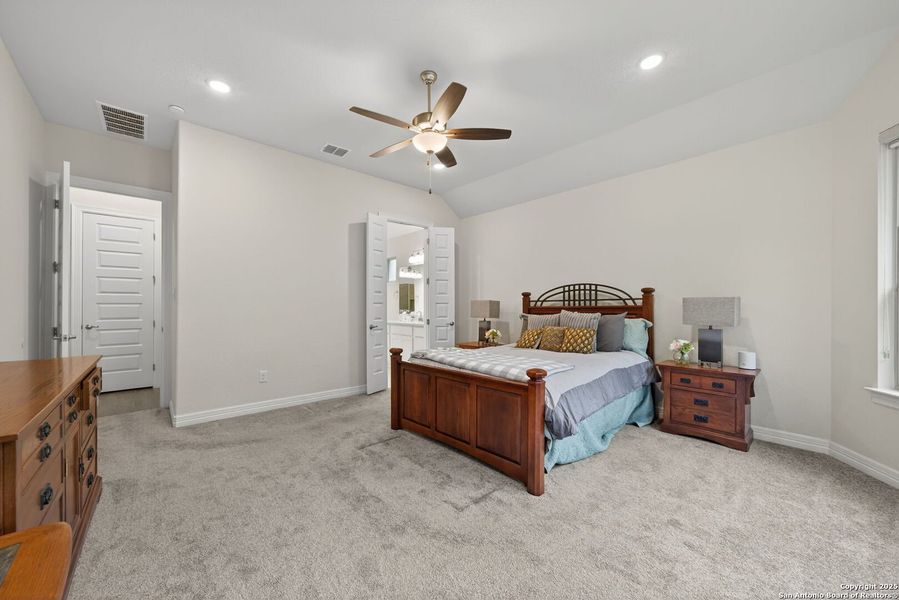 Furnished interior view inside a new home in Cibolo Crossing, Universal City (Image 12).
