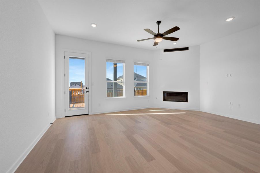 Spacious, unfurnished interior of a new home in Heritage, Dripping Springs (Image 24).