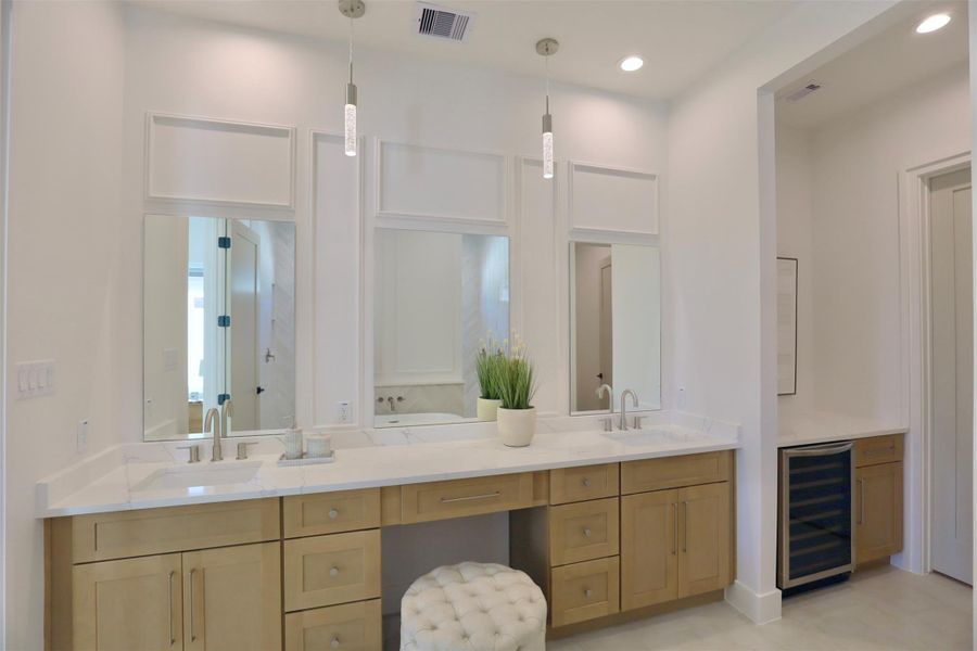 Cabinet hardware combines elegant knobs and 10” pulls, perfectly complementing the designer finishes