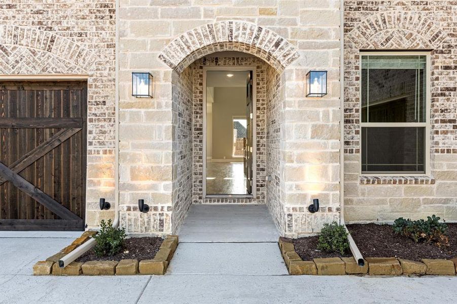 Exterior details and patio area of a home in Hayes Crossing, Midlothian (Image 3).
