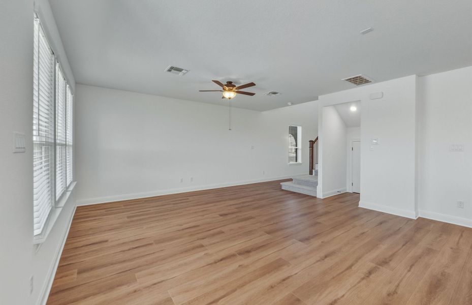 Spacious, unfurnished interior of a new home in Horizon Lake, Leander (Image 22).