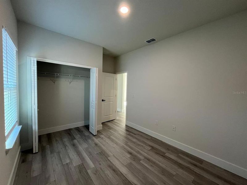 Spacious, unfurnished interior of a new home in , Citrus Springs (Image 29).