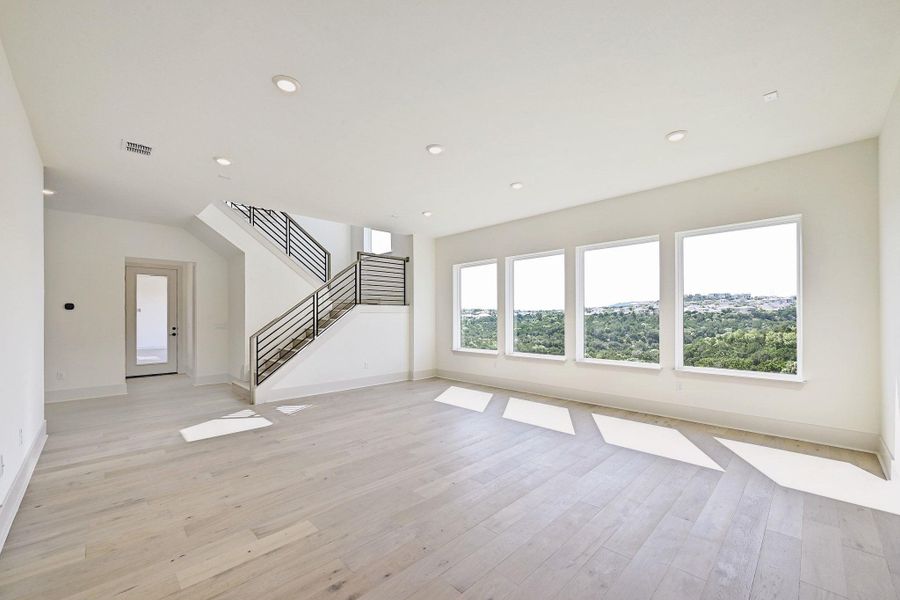 Spacious, unfurnished interior of a new home in , Lakeway (Image 24).