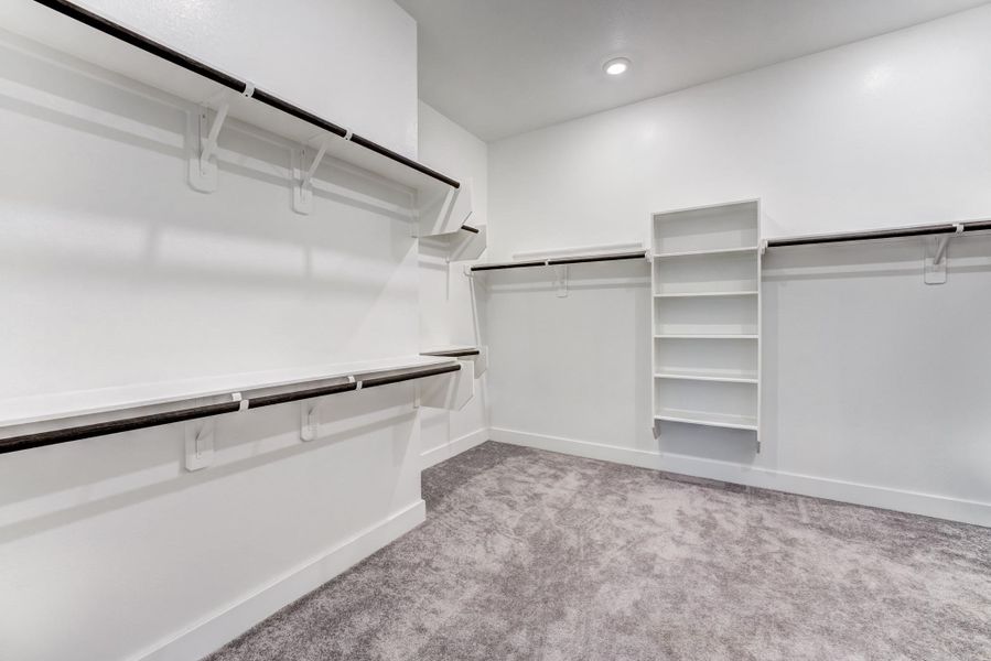 Spacious, unfurnished interior of a new home in , Missouri City (Image 24).