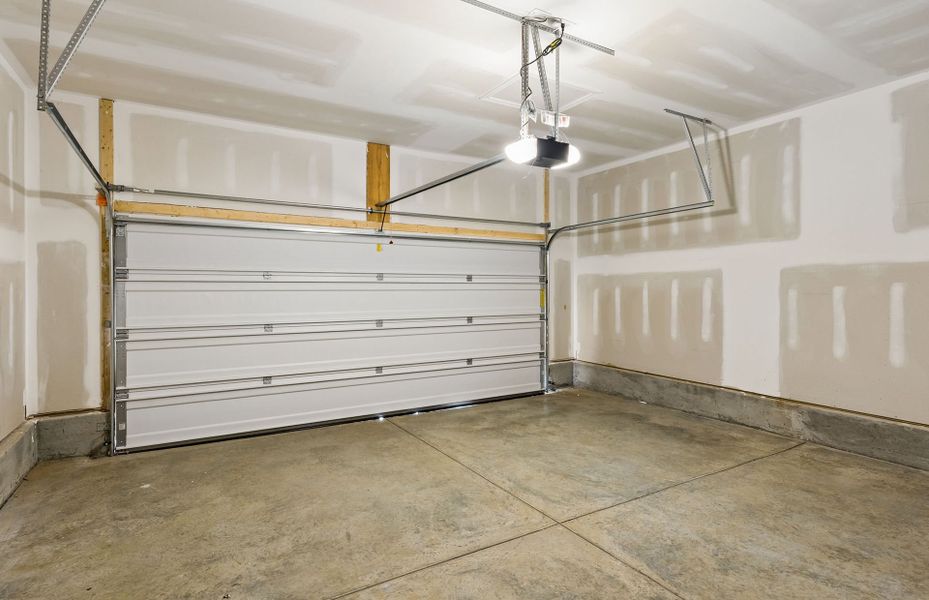 Spacious, unfurnished interior of a new home in Highlands of Carter's Station, Columbia (Image 30).