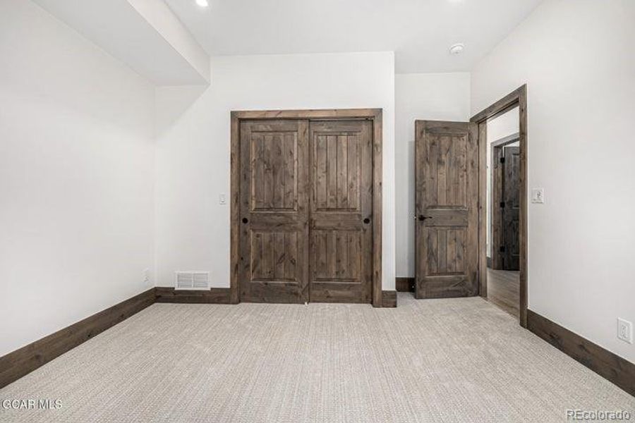 Spacious, unfurnished interior of a new home in , Granby (Image 27).