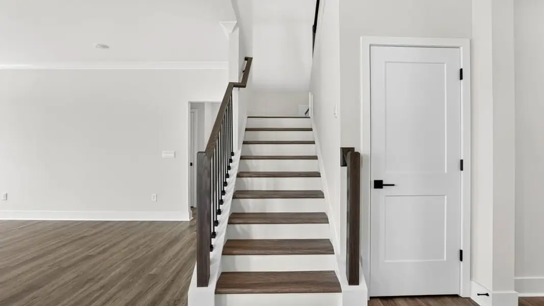 Spacious, unfurnished interior of a new home in Cottonwood Ridge, Piedmont (Image 33).