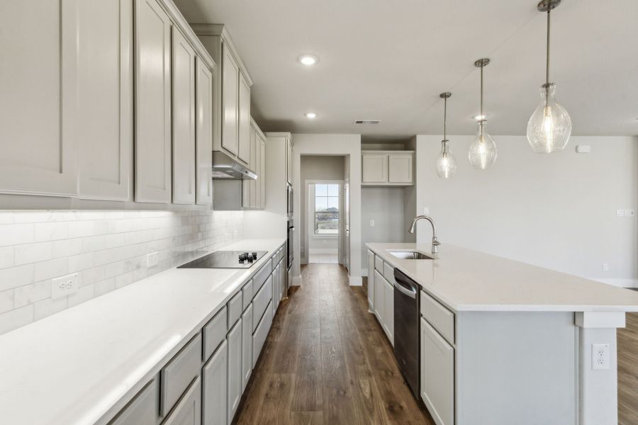 Representative furnished interior of a home built from the Yukon by Centre Living Homes in Lakeway Estates, Waxahachie (Image 9).
