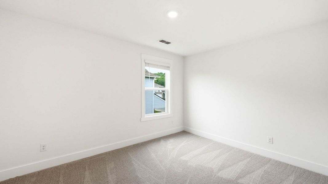 Spacious, unfurnished interior of a new home in Fieldcrest Acres, Blountville (Image 16).