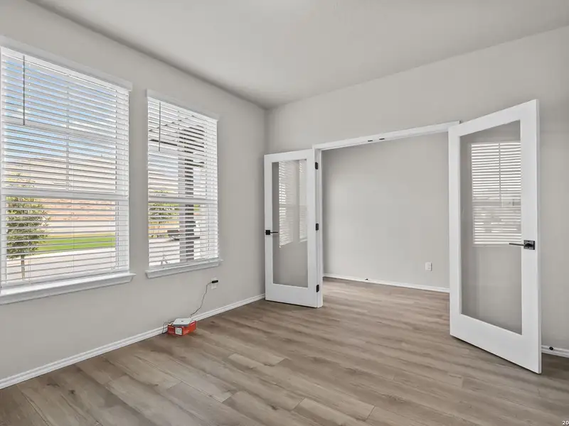Spacious, unfurnished interior of a new home in Bricewood, San Antonio (Image 30).