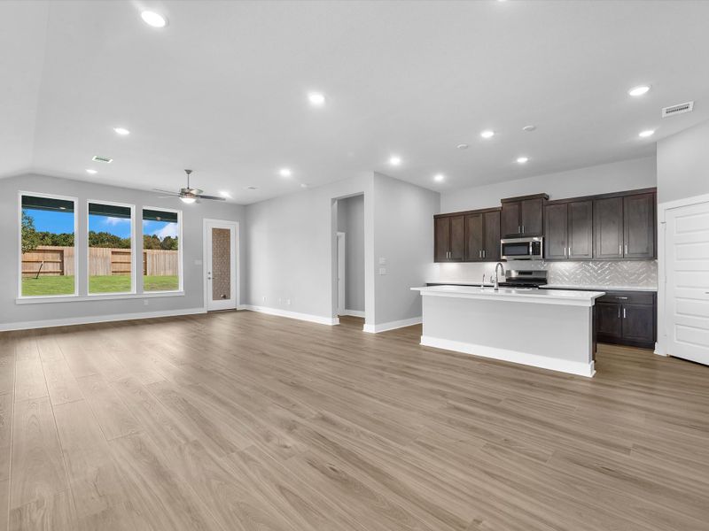 Spacious, unfurnished interior of a new home in Clopton Farms, Montgomery (Image 12).
