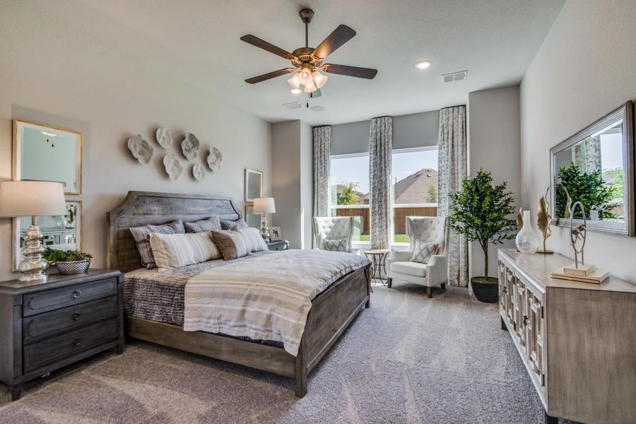 Representative furnished interior of a home built from the Monte Carlo by Sandlin Homes in Lakesong, Midlothian (Image 12).