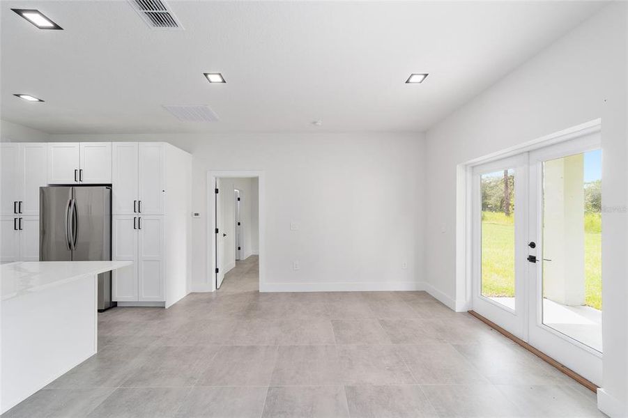 Spacious, unfurnished interior of a new home in , Ocala (Image 27).