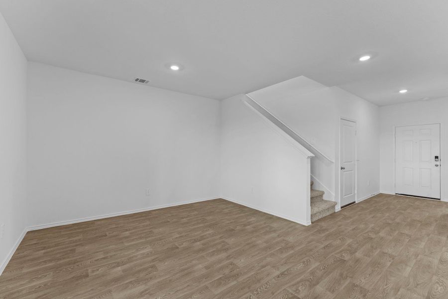 Spacious, unfurnished interior of a new home in Durango, Mustang Ridge (Image 20).