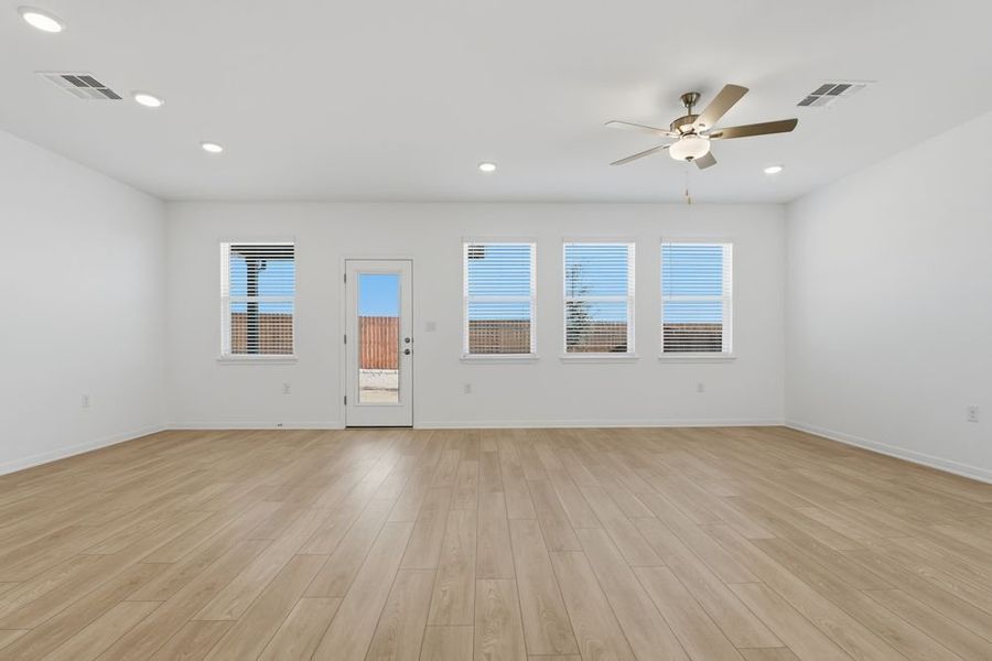 Spacious, unfurnished interior of a new home in Lisso, Pflugerville (Image 10).