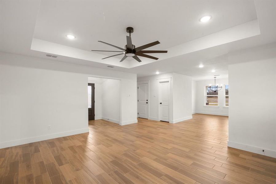 Spacious, unfurnished interior of a new home in , Lipan (Image 23).