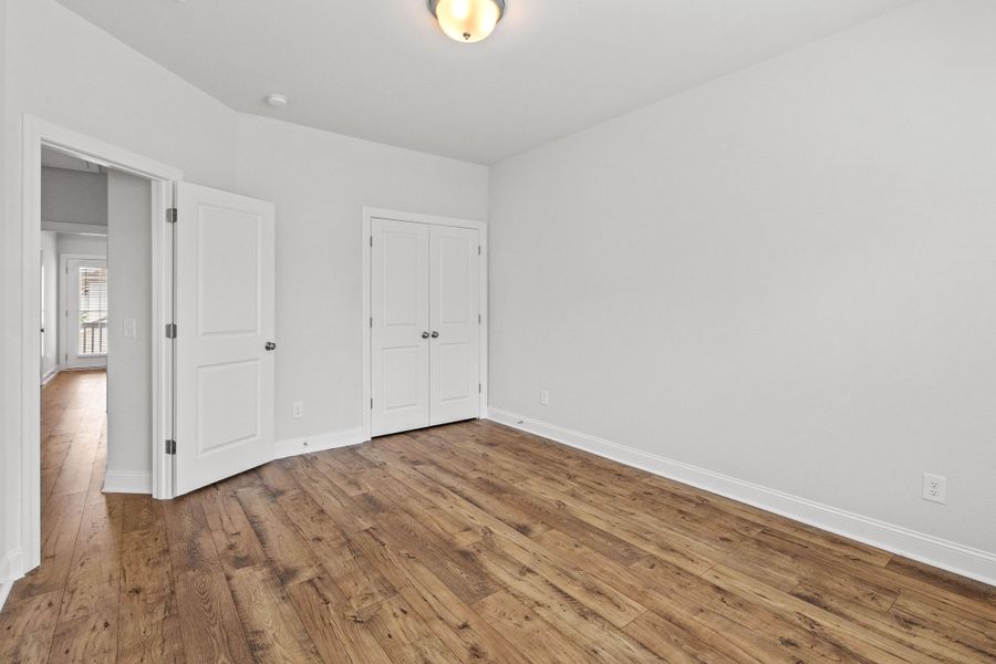 Spacious, unfurnished interior of a new home in Oak Bluff, Charleston (Image 29). Spacious, unfurnished interior of a new home in Oak Bluff, Charleston (Image 29).