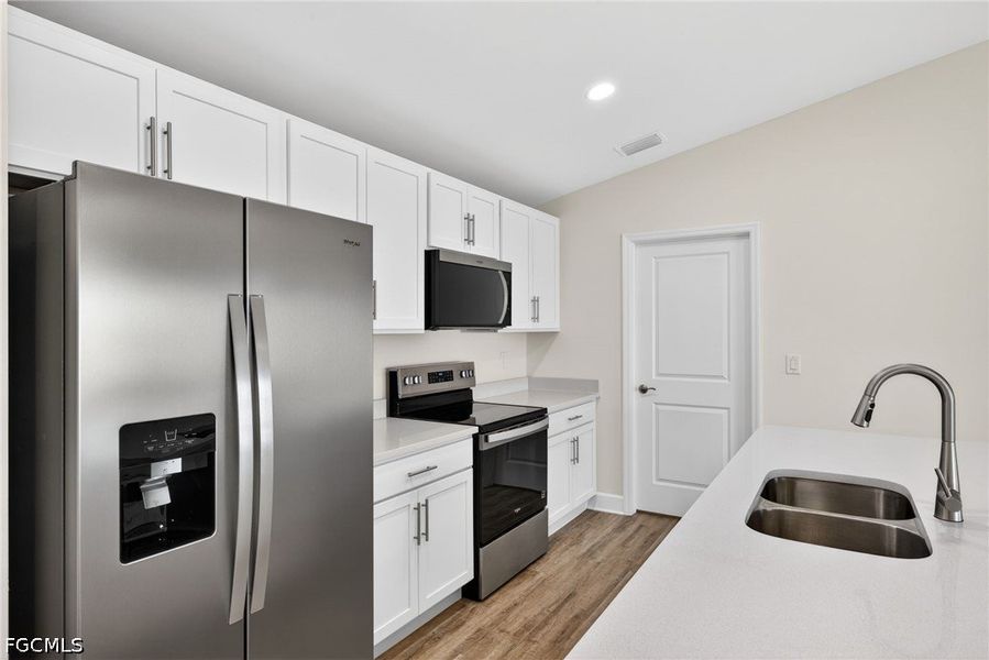 Furnished interior view inside a new home in Cape Coral, Cape Coral (Image 7).