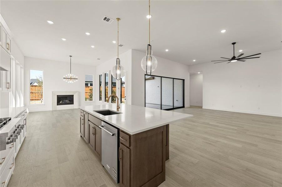 26. 4770 Zelder - Kitchen (5)