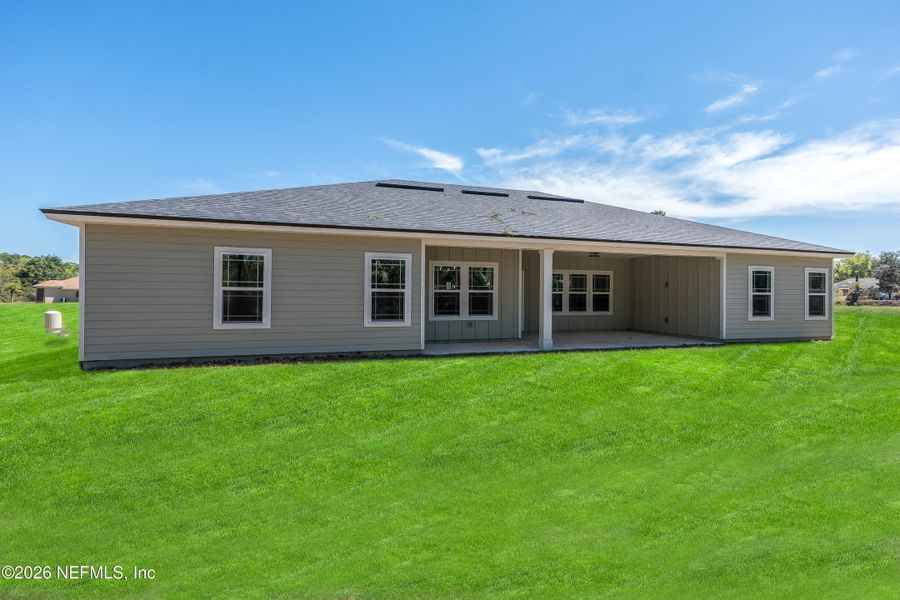 Exterior details and patio area of a home in , Palatka (Image 4).