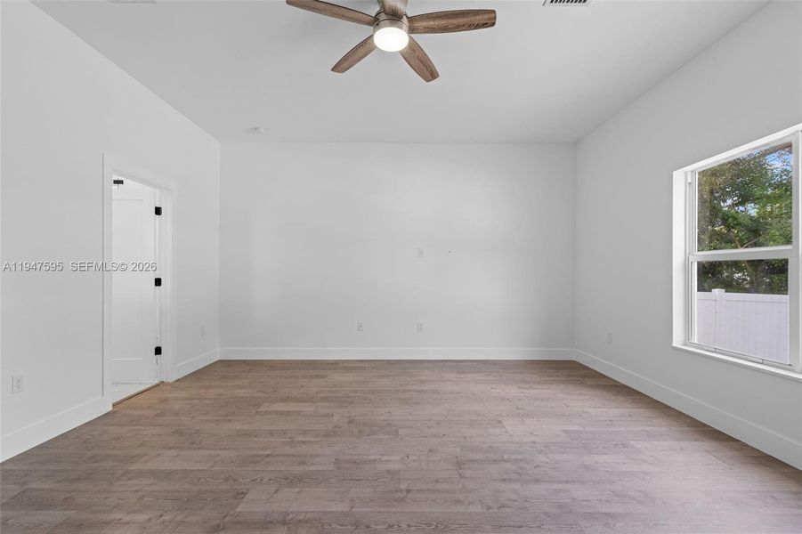Spacious, unfurnished interior of a new home in , Fort Lauderdale (Image 16).