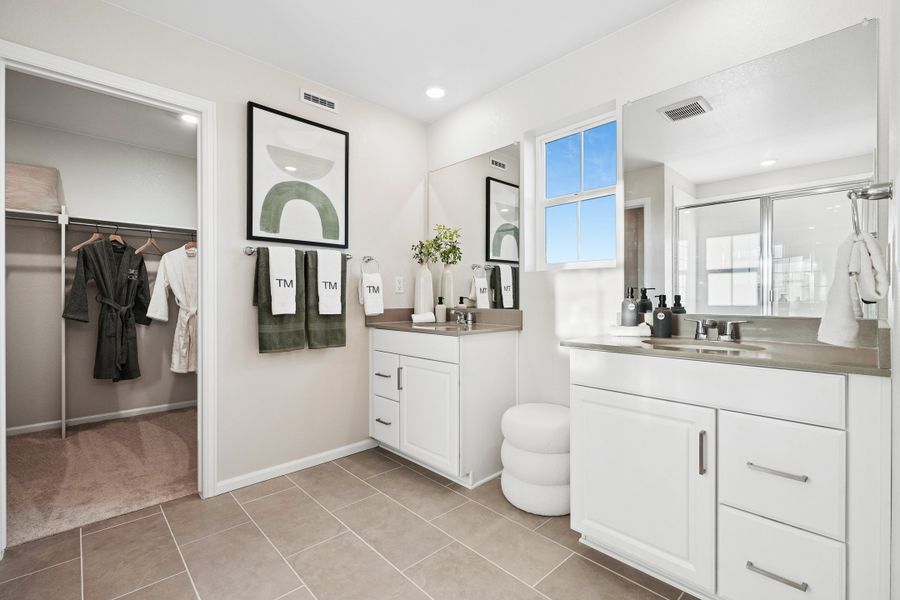 Representative furnished interior of a home built from the Summit by Taylor Morrison in Lake Bluff, Greeley (Image 25).