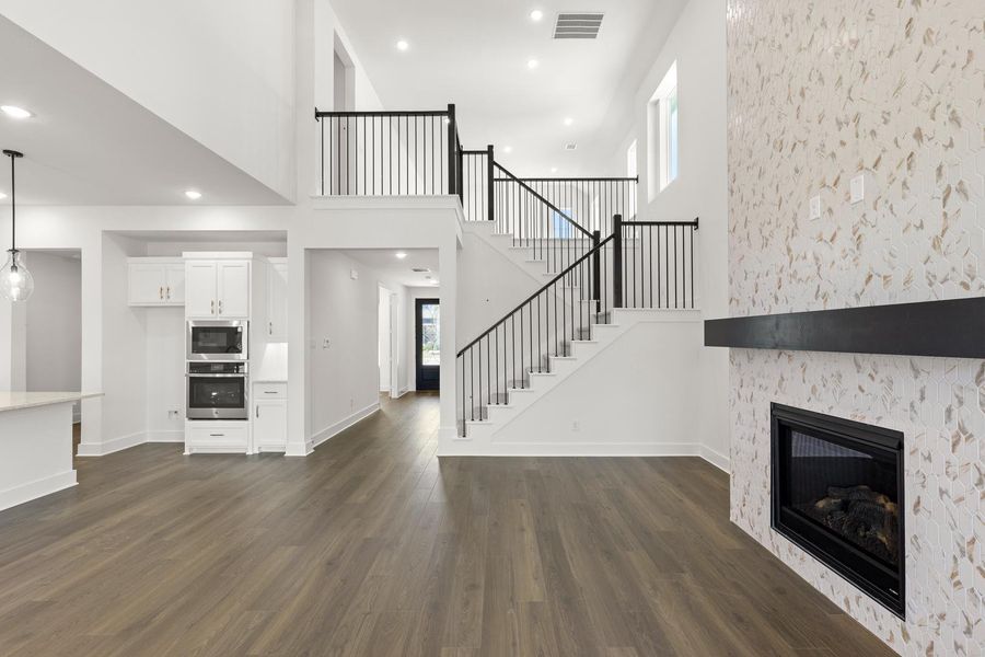 Spacious, unfurnished interior of a new home in Somerset Park, Rockwall (Image 14).