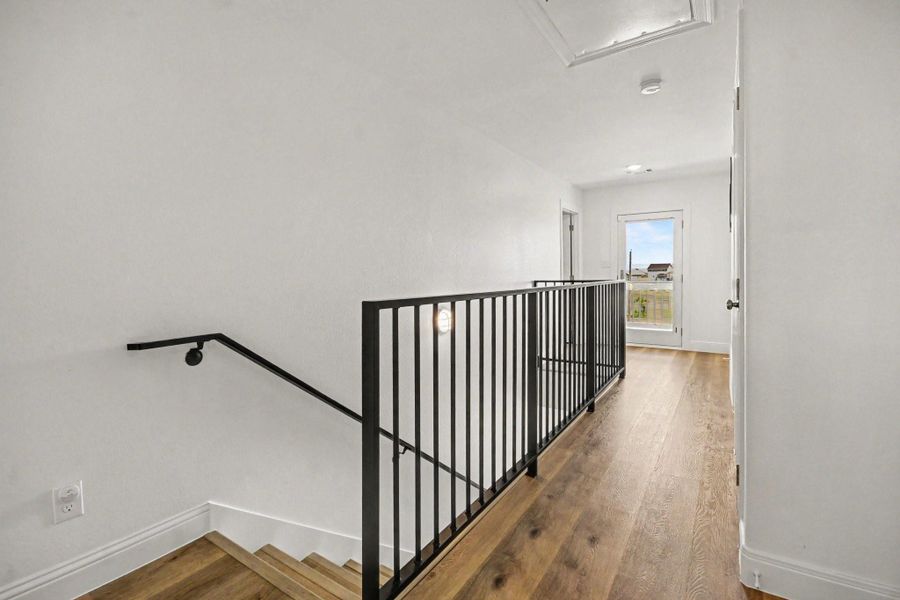 Spacious, unfurnished interior of a new home in , Galveston (Image 19).