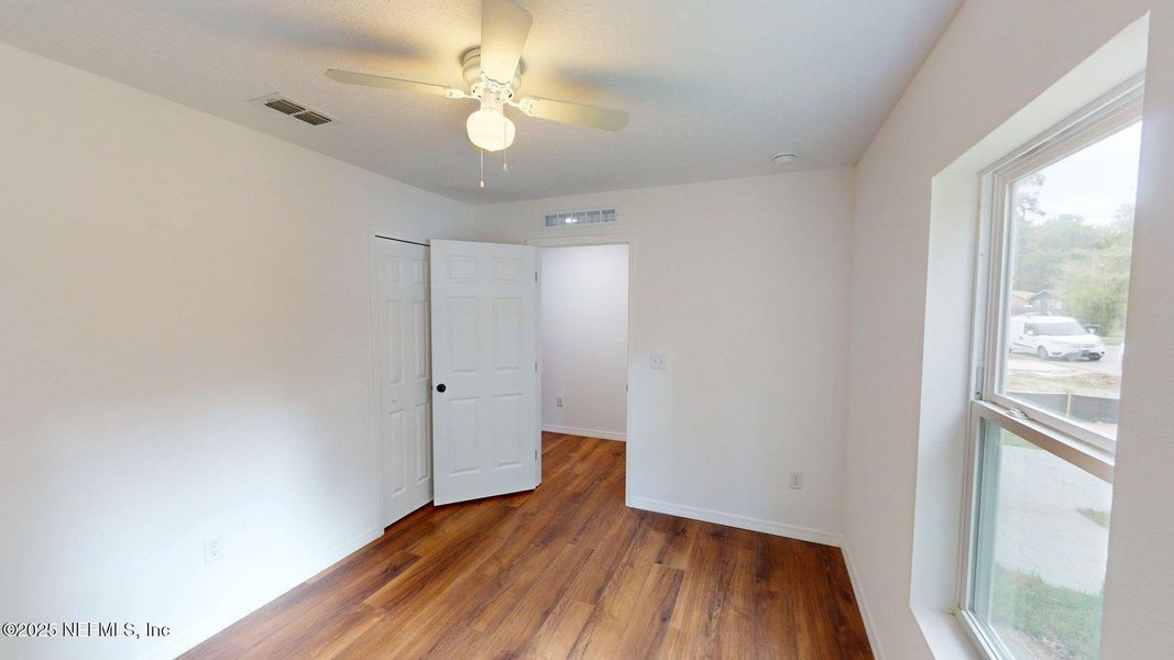 Spacious, unfurnished interior of a new home in , Green Cove Springs (Image 9).