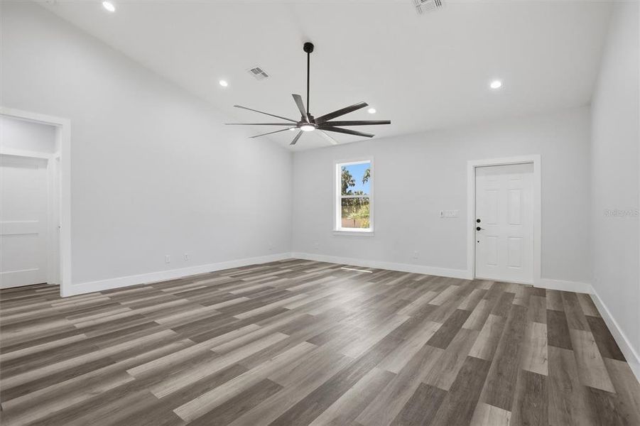 Spacious, unfurnished interior of a new home in , Port Charlotte (Image 17).