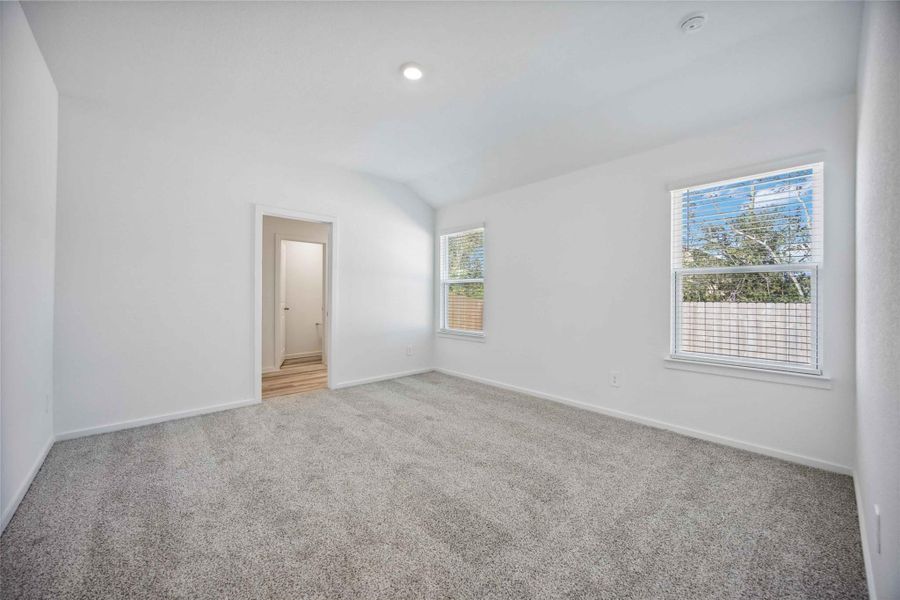 Spacious, unfurnished interior of a new home in , Houston (Image 13).