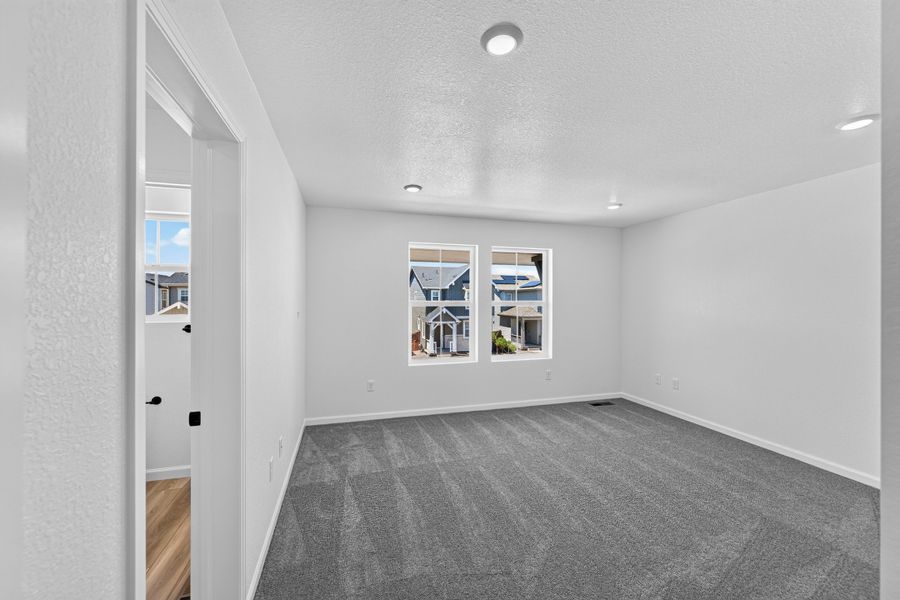 Spacious, unfurnished interior of a new home in Farmlore, Brighton (Image 19).