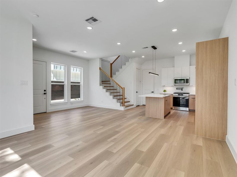 Spacious, unfurnished interior of a new home in , Houston (Image 35).