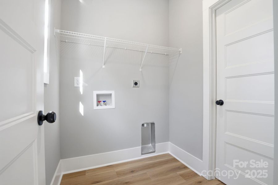 Spacious, unfurnished interior of a new home in , Belmont (Image 14).