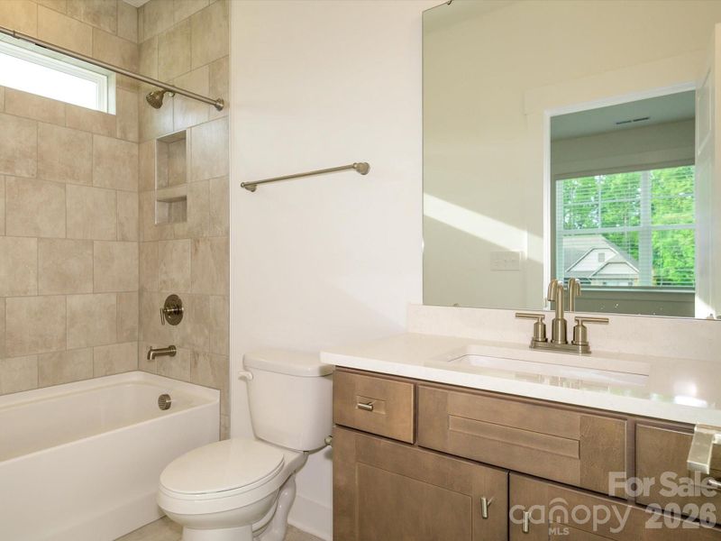 Ensuite Full Bath for Bed #4