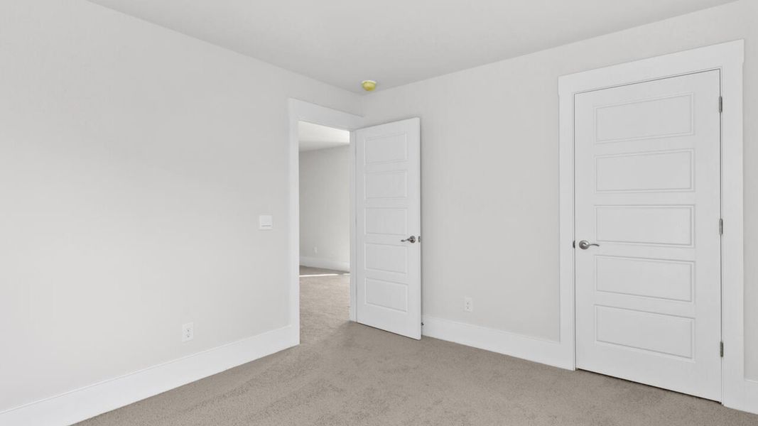 Spacious, unfurnished interior of a new home in Rolling Hills, Bolivia (Image 28).