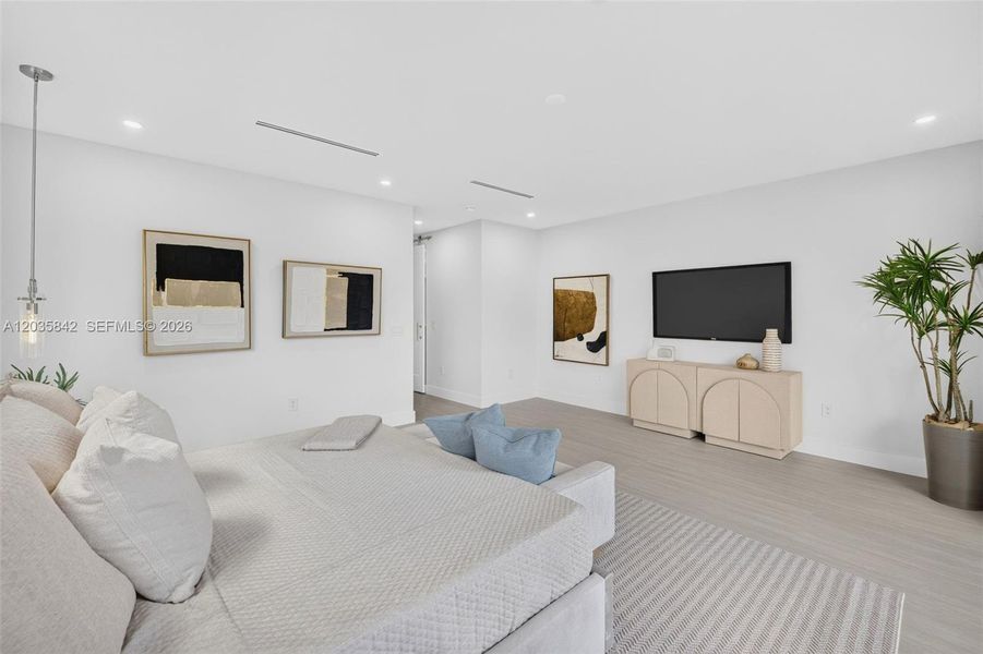 Furnished interior view inside a new home in , Fort Lauderdale (Image 12). Furnished interior view inside a new home in , Fort Lauderdale (Image 12).