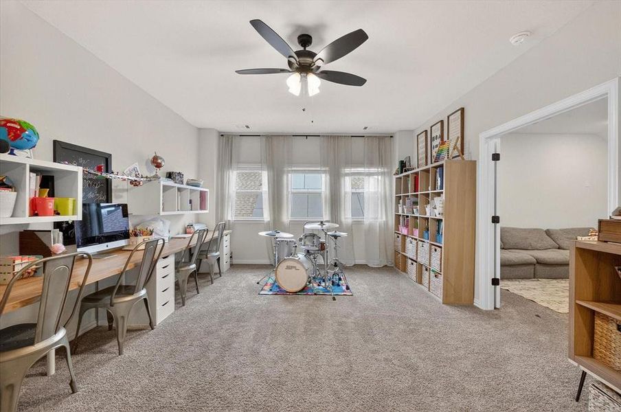 Furnished interior view inside a new home in Oaks of North Grove, Waxahachie (Image 25).