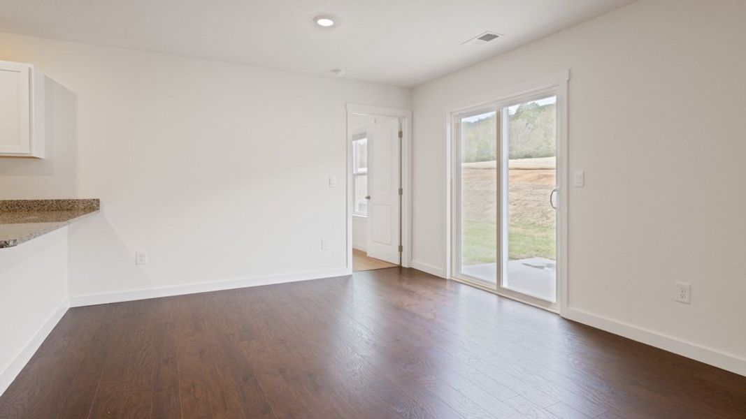 Spacious, unfurnished interior of a new home in Emory Creek, Harriman (Image 8).