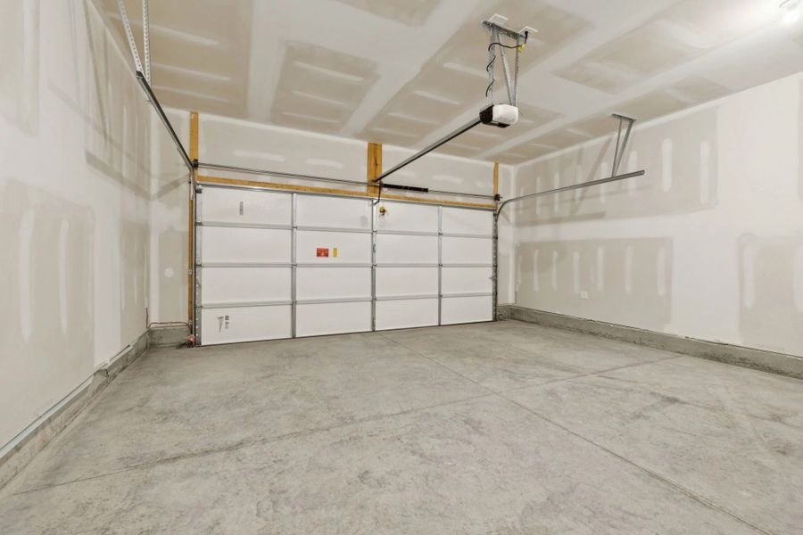 Spacious, unfurnished interior of a new home in Cades Bluff, Lebanon (Image 44).