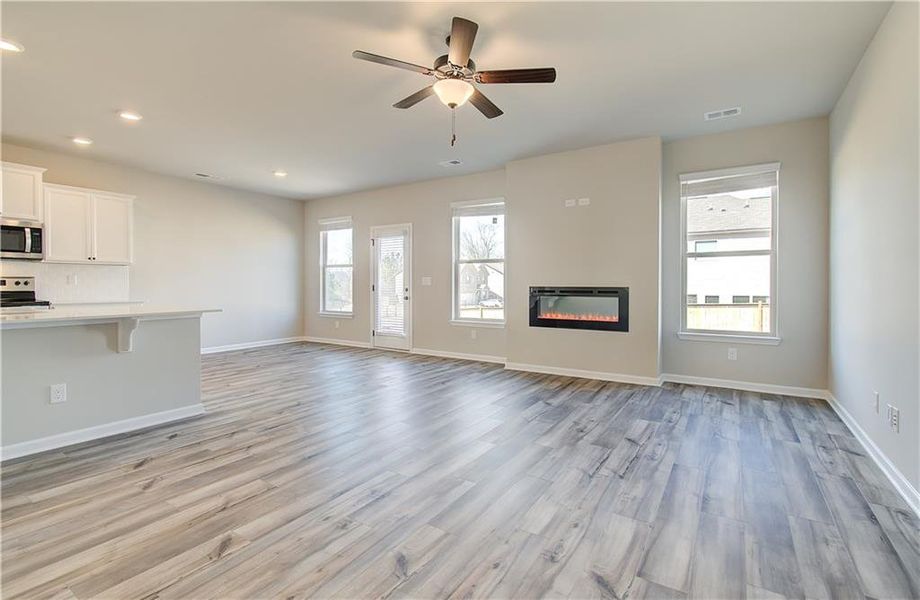 Spacious, unfurnished interior of a new home in Berkeley Lakes, Locust Grove (Image 13).